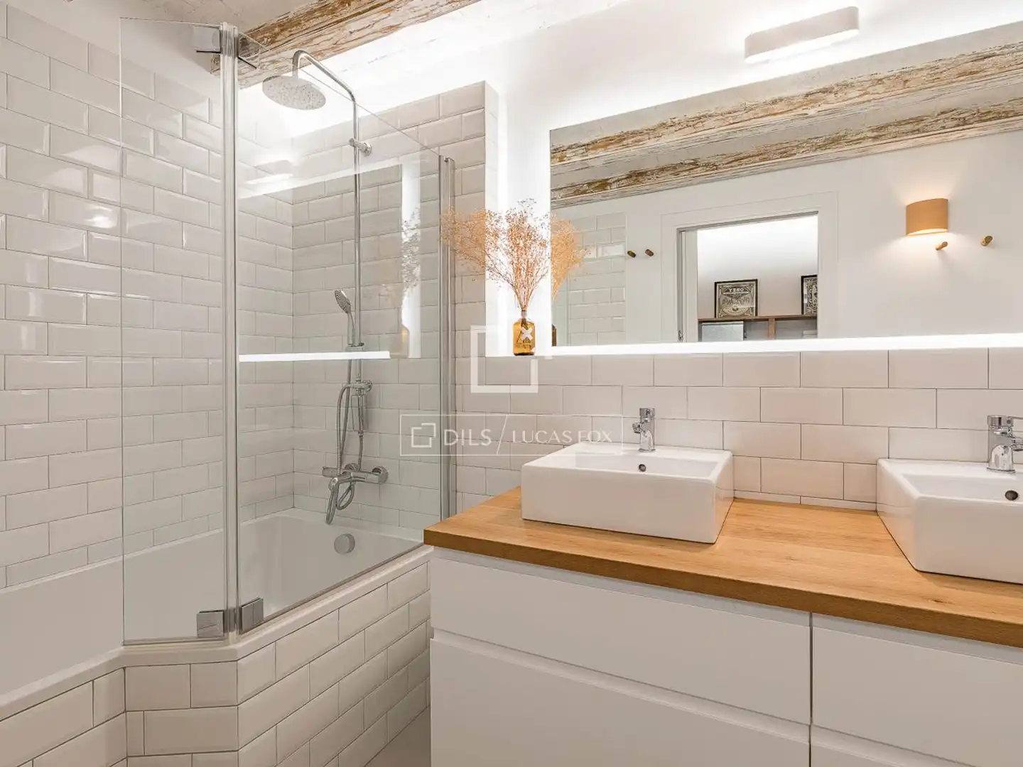Badezimmer von Wohnung zum Verkauf in Barcelona mit Klimaanlage, Heizung und Terrasse