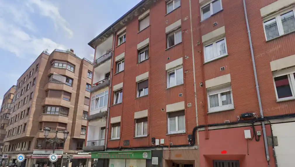 Vista exterior de Piso en venta en Oviedo 