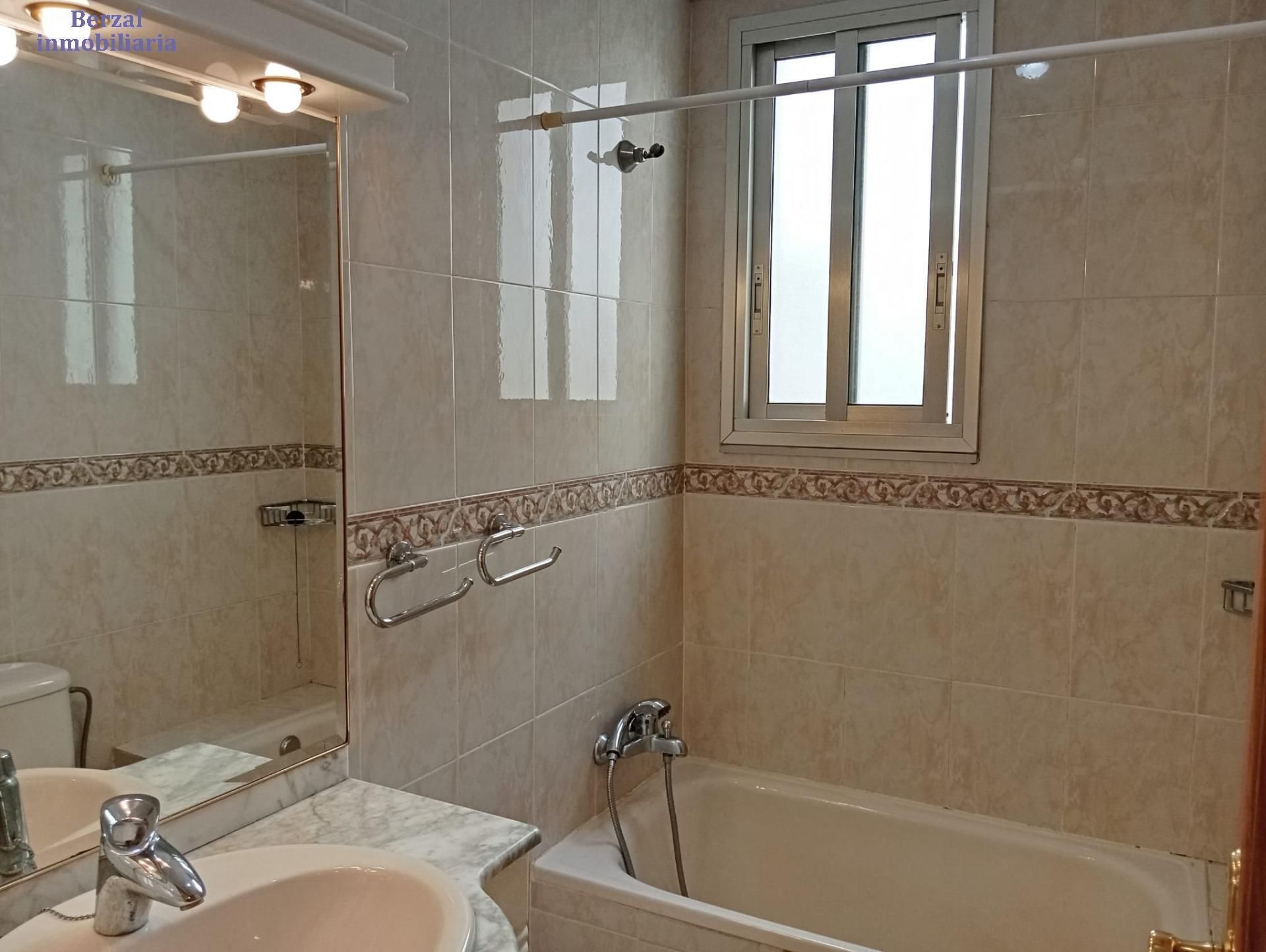 Bathroom of Flat for sale in  Logroño  with Heating and Terrace