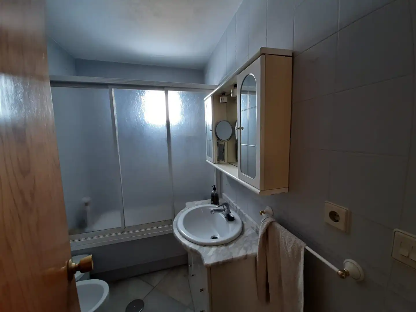 Baño de Apartamento en venta en El Portil con Terraza, Amueblado y Piscina comunitaria