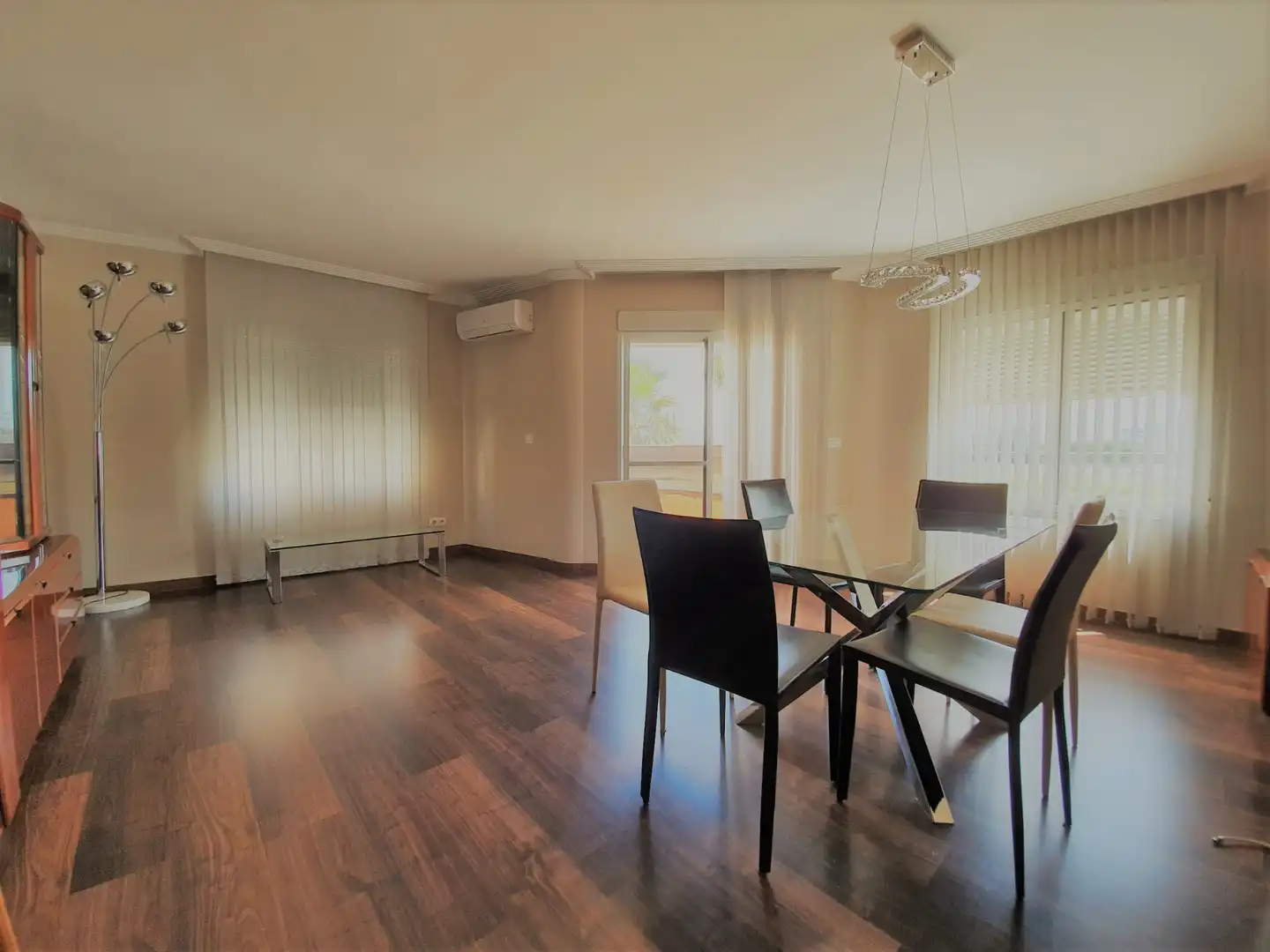 Comedor de Piso de alquiler en Almàssera con Aire acondicionado, Terraza y Amueblado