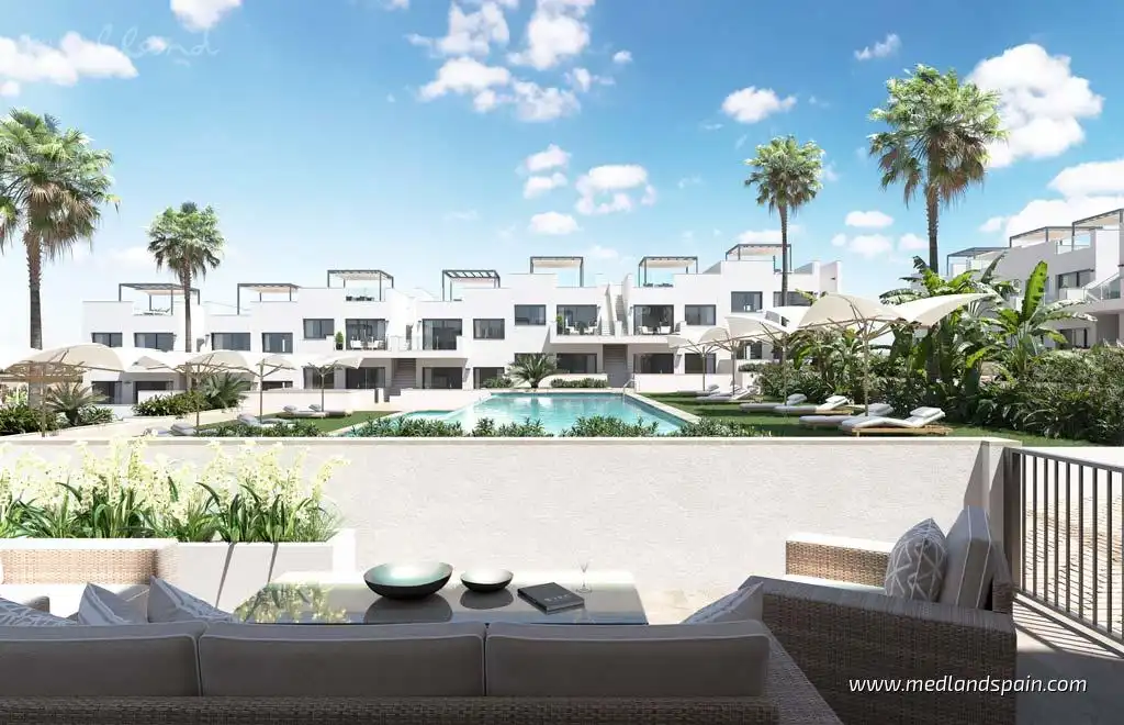 Apartamento con piscina en venta en Los Balcones - Los Altos