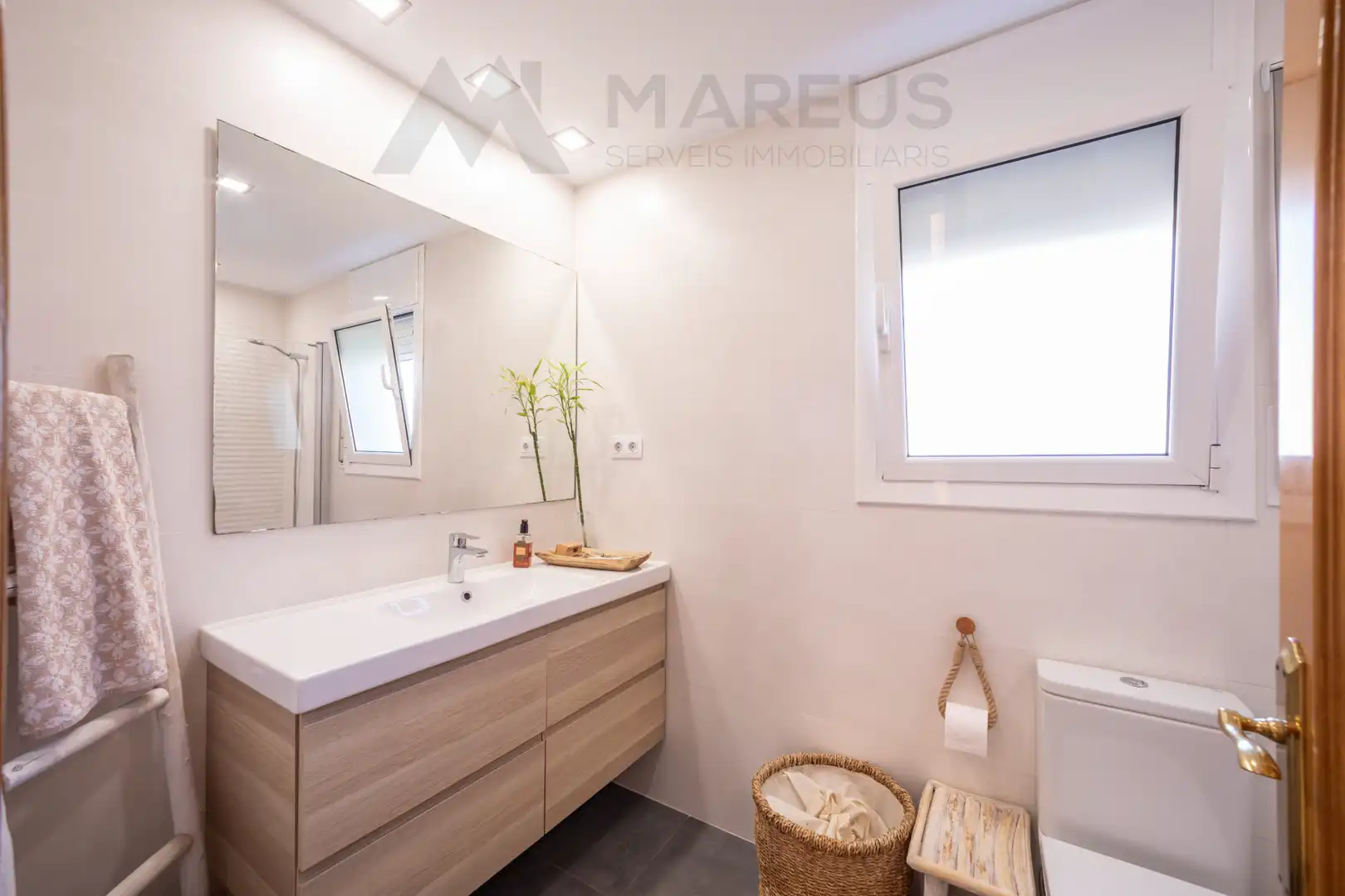 Bathroom of Houses for sale in Sant Esteve Sesrovires  with Heating, Private garden and Terrace