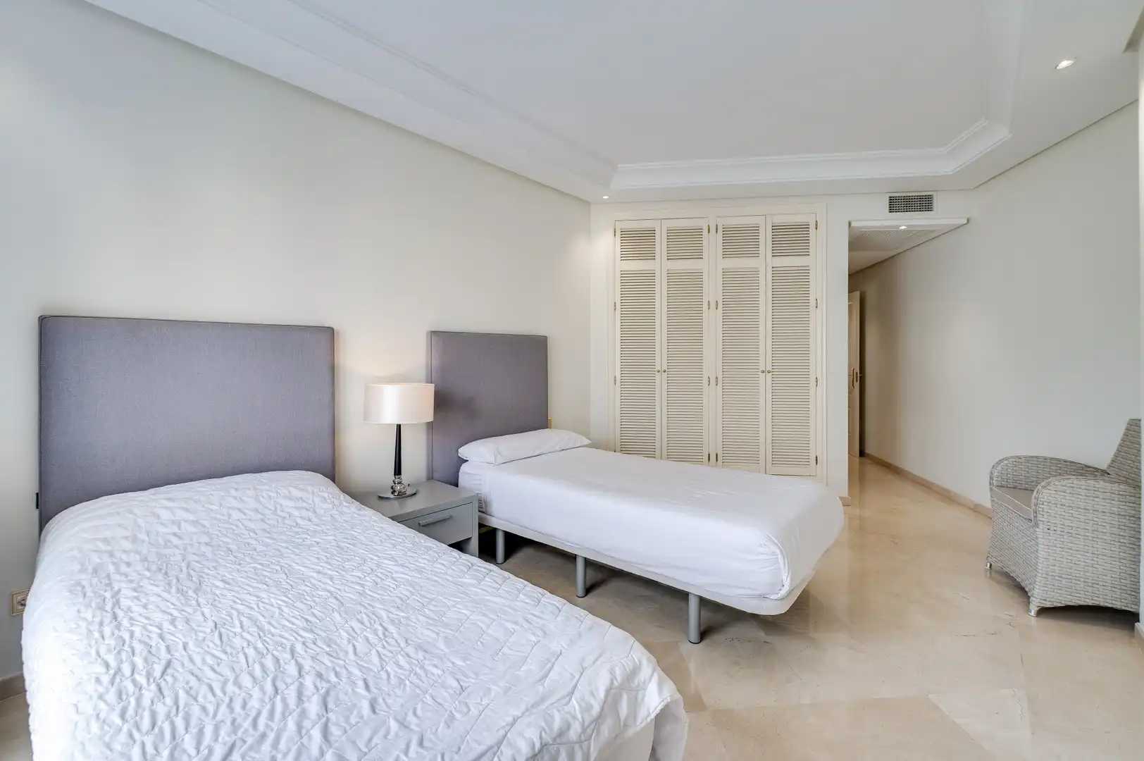 Habitación de Ático de alquiler en Marbella con Aire acondicionado, Terraza y Trastero