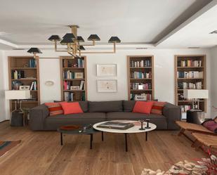 Sala d'estar de Apartament en venda en  Madrid Capital amb Terrassa