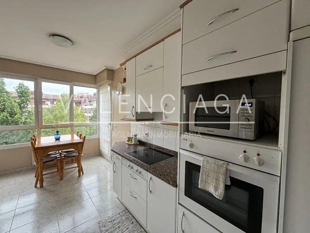 Flat with terrace to rent in José Maria Sert Plaza, imagen 7