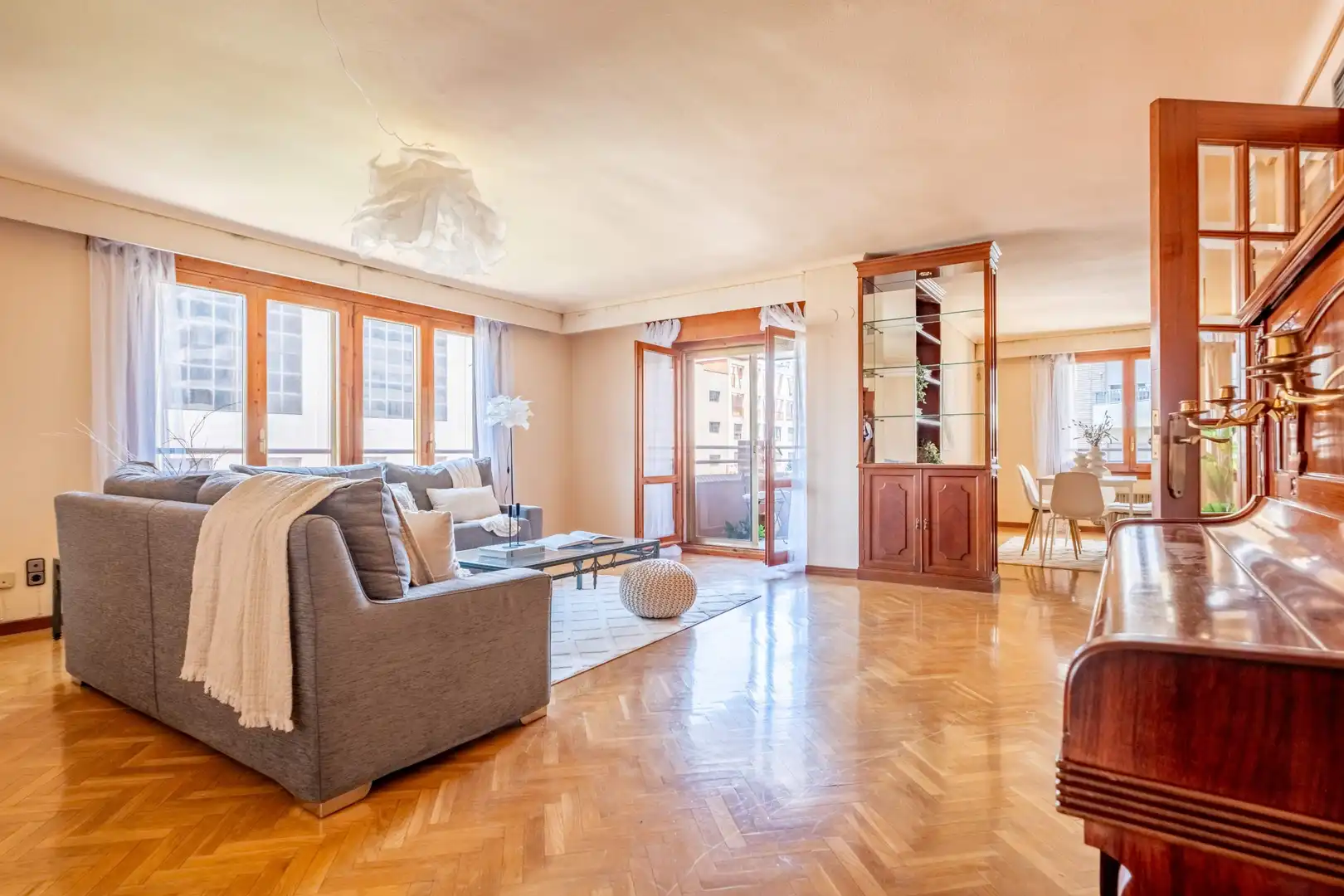 Living room of Flat for sale in Zaragoza  with Air Conditioner, Heating and Terrace