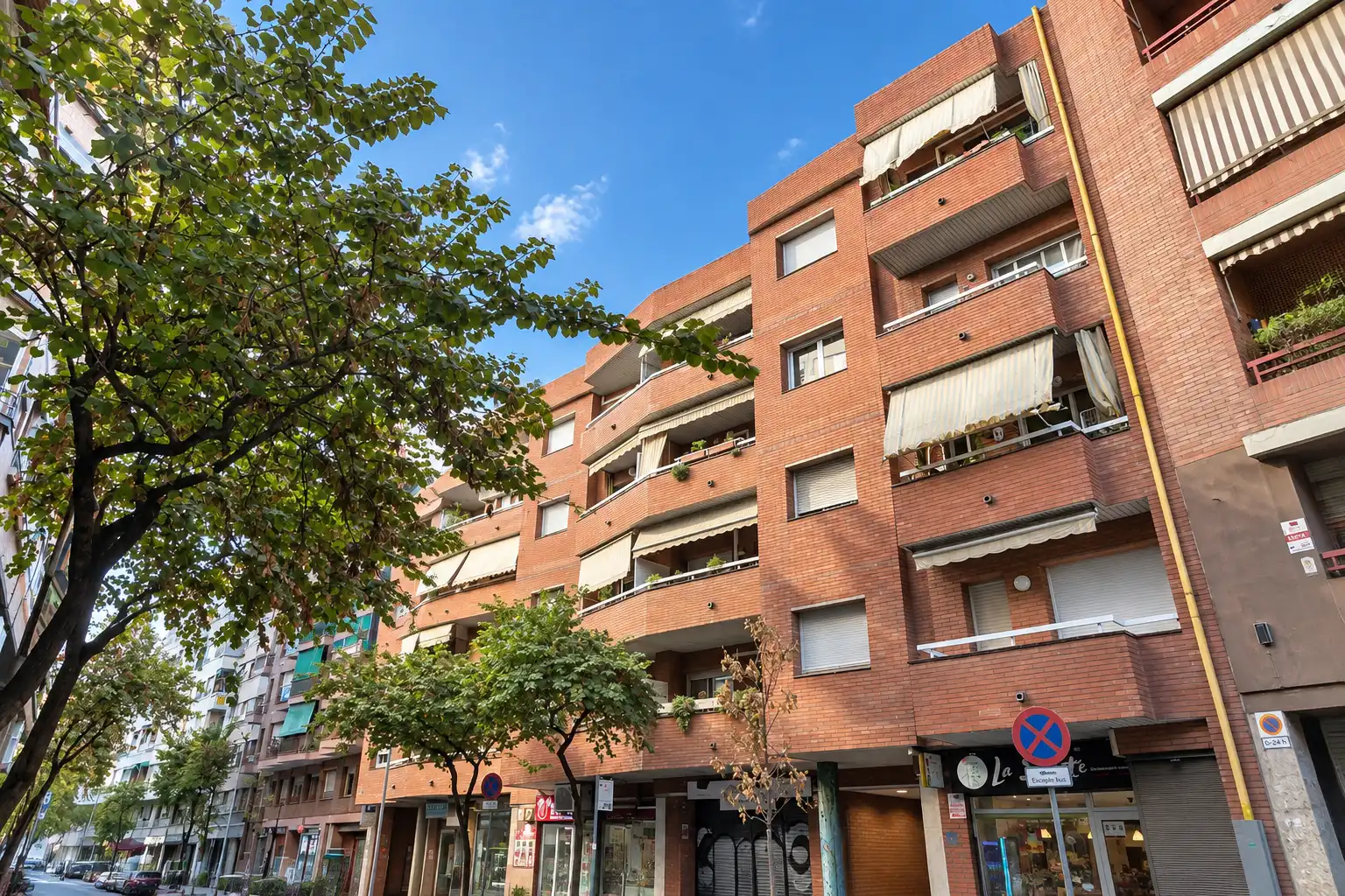 Piso con terraza en venta en Carrer de la Mare de Déu de Port 347