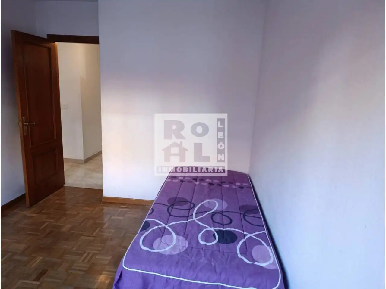Habitación de Piso en venta en León Capital  con Calefacción, Terraza y Trastero