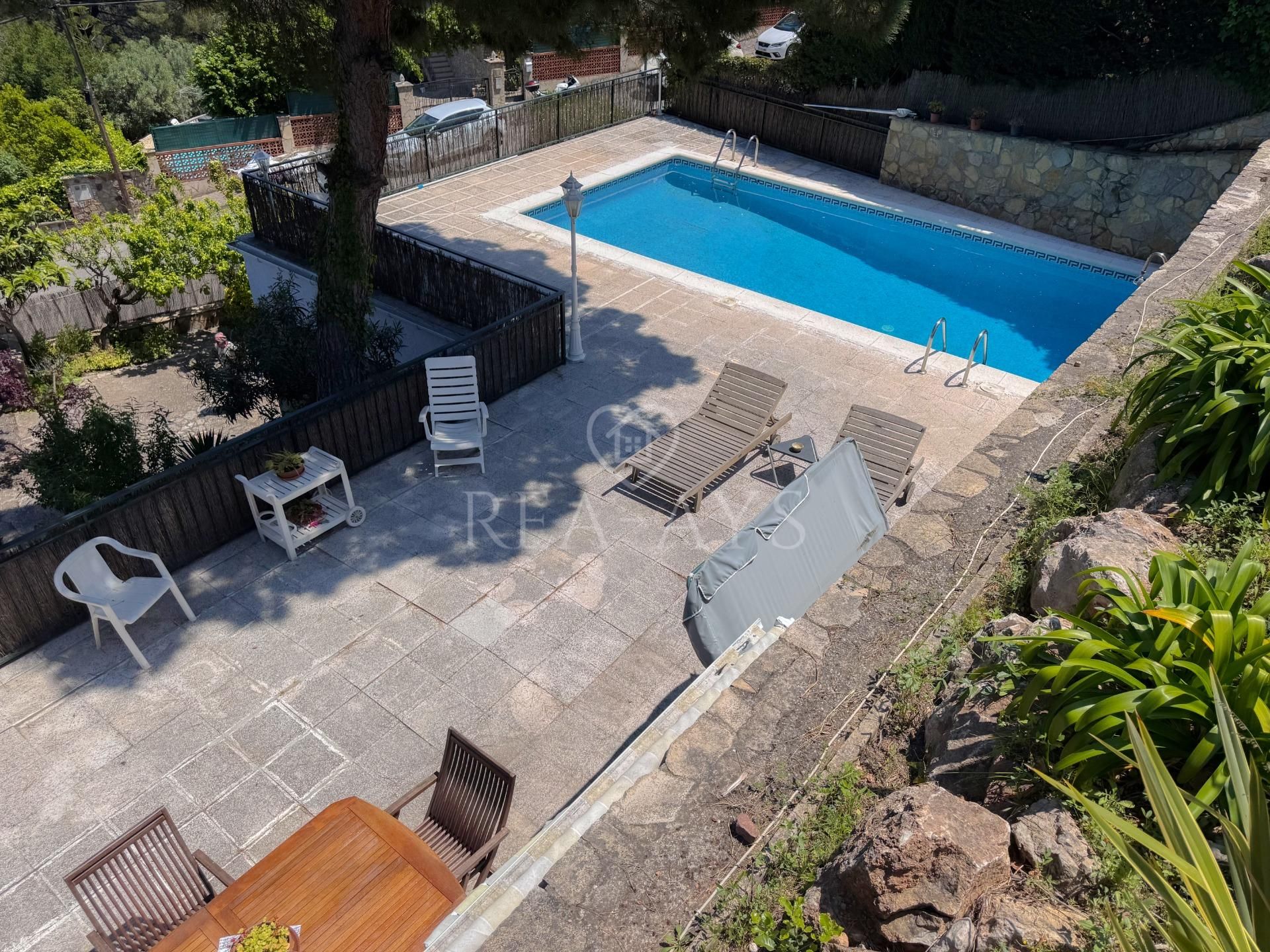 Piscina de Casa o xalet en venda en Vallirana amb Calefacció, Jardí privat i Terrassa