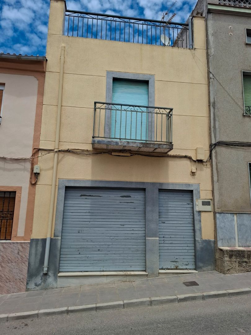 Vista exterior de Casa o xalet en venda en Jabalquinto amb Balcó