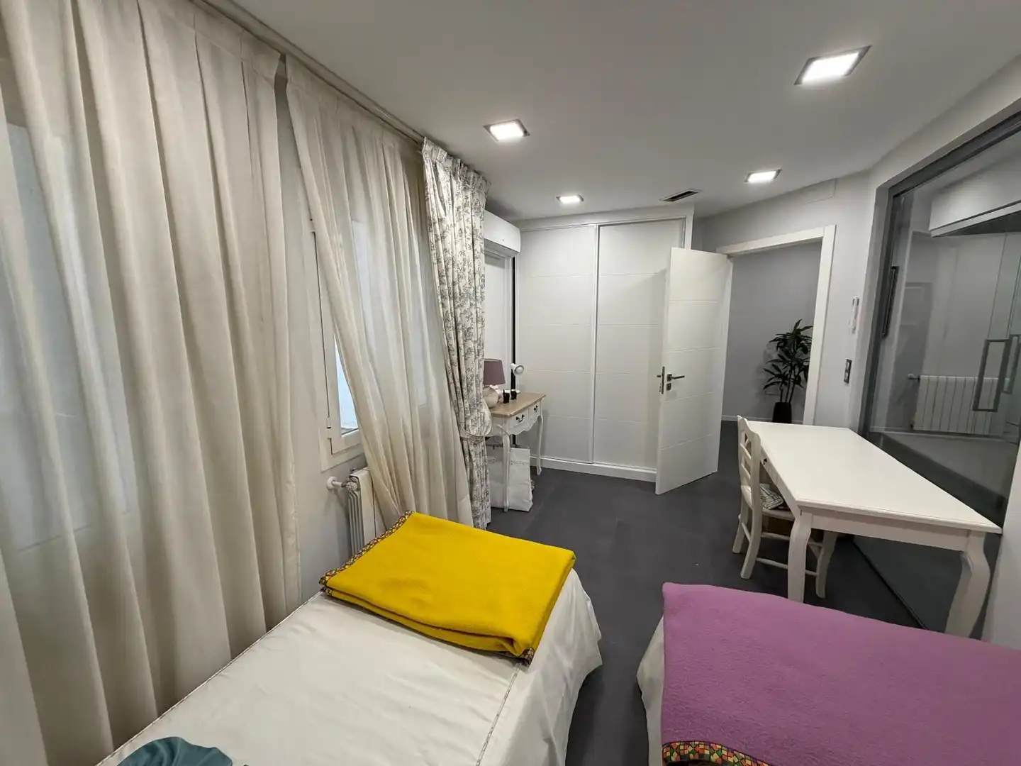 Bedroom of Flat for sale in Cuenca  with Air Conditioner