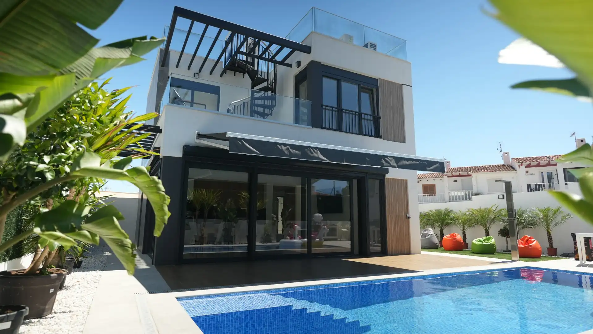 Vista exterior de Casa o chalet en venta en L'Alfàs del Pi con Aire acondicionado, Calefacción y Terraza
