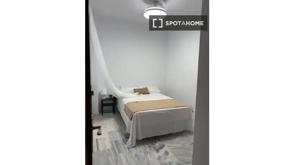 Bedroom of Flat for share in Sevilla  with Air Conditioner, Terrace and Furnished