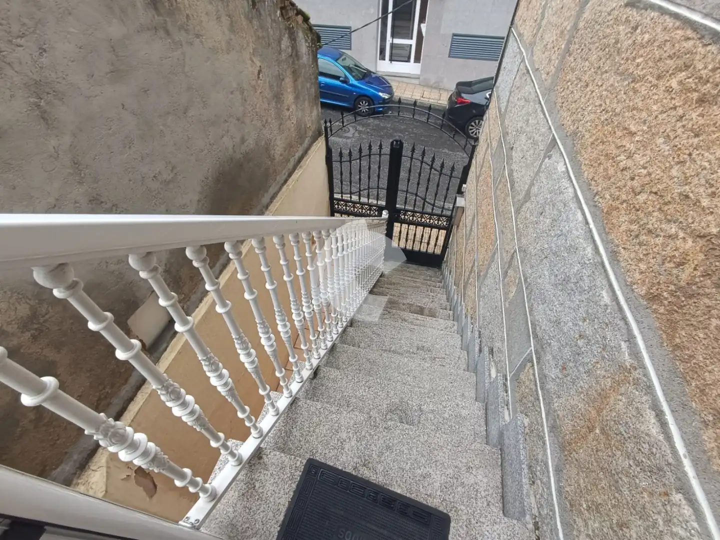 Vista exterior de Casa adosada en venta en Ourense Capital  con Calefacción, Jardín privado y Trastero