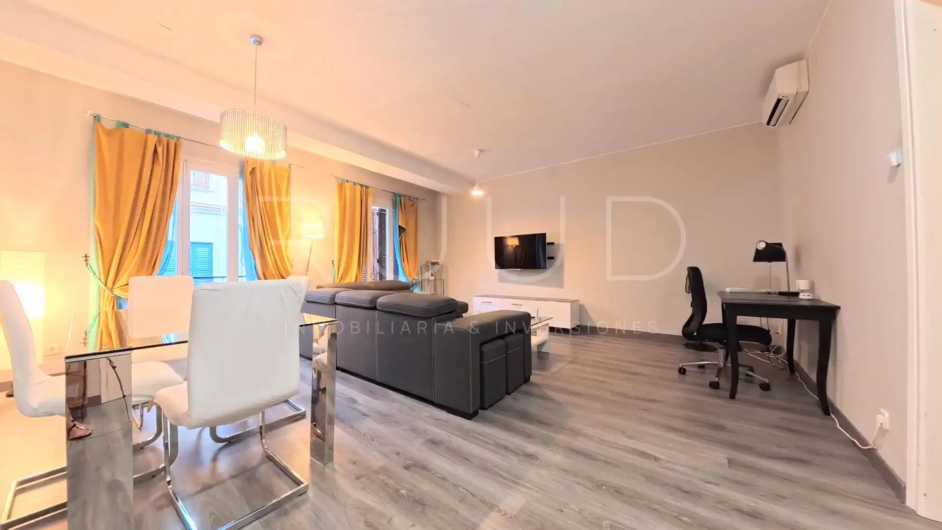 Sala de estar de Piso en venta en Sitges con Parquet
