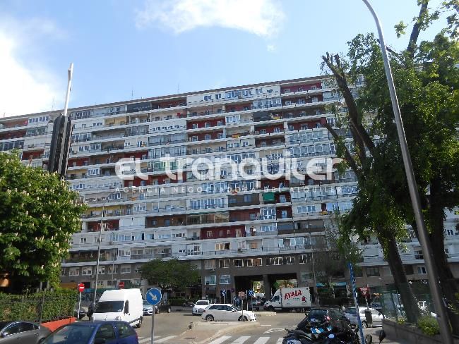 Vista exterior de Pis de lloguer en  Madrid Capital amb Terrassa, Moblat i Rentadora