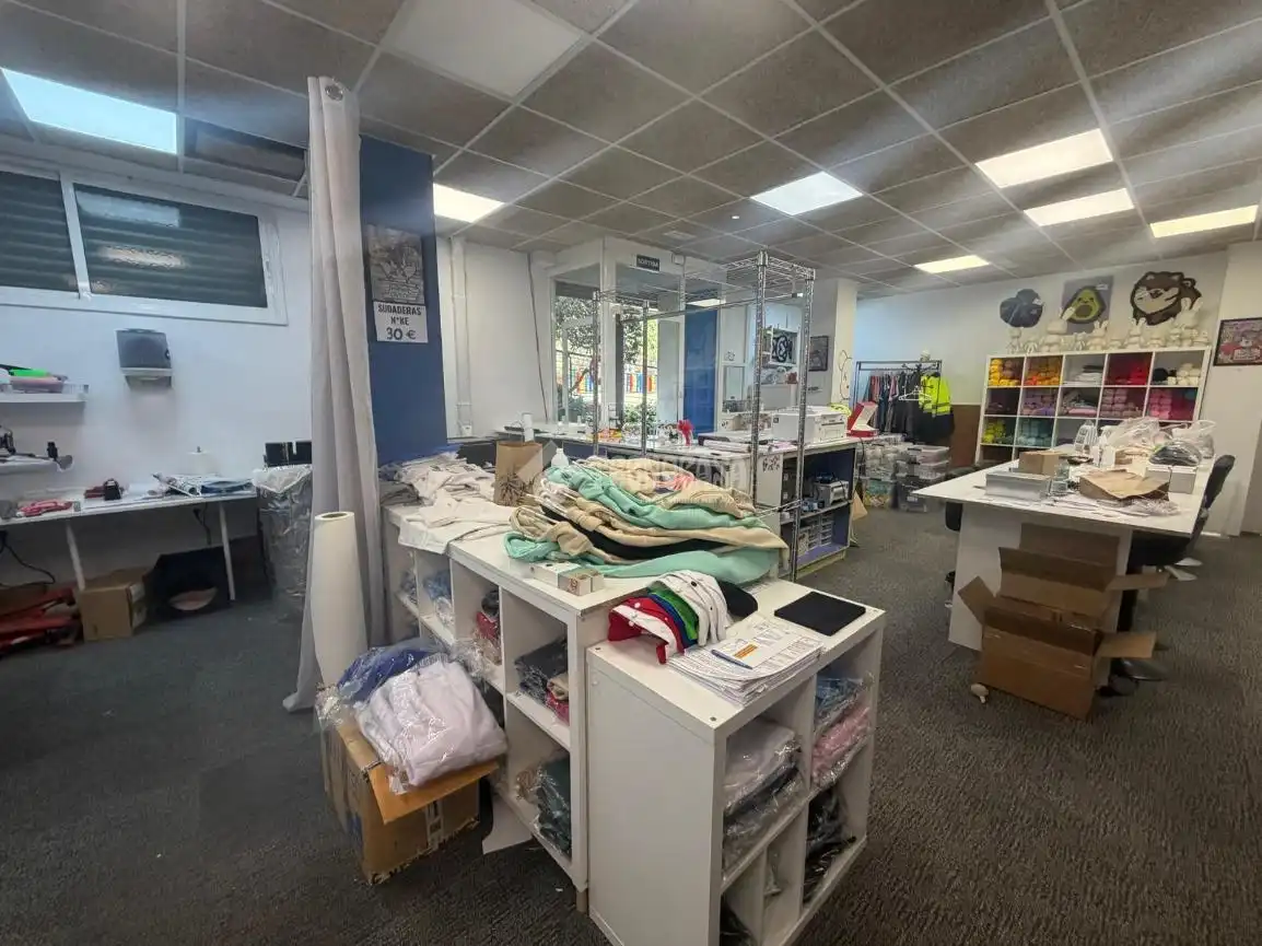 Business premises for sale in Sant Vicenç Dels Horts, imagen 4