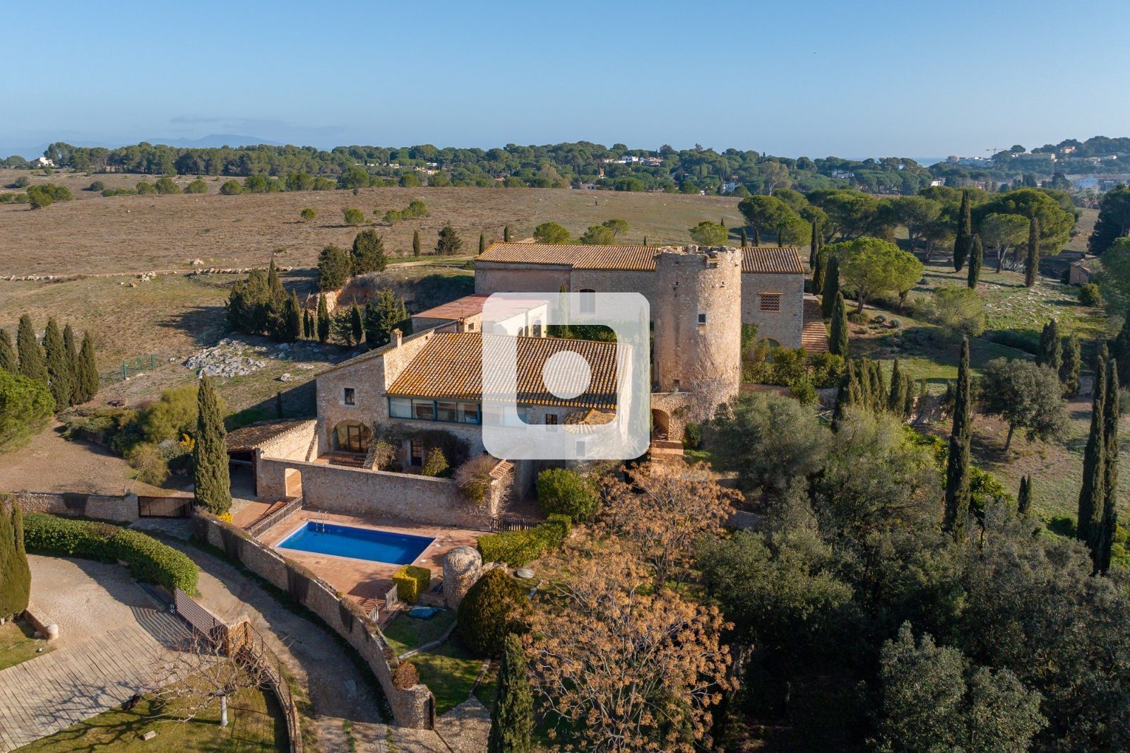 Vista exterior de Finca rústica en venda en L'Escala amb Calefacció i Piscina