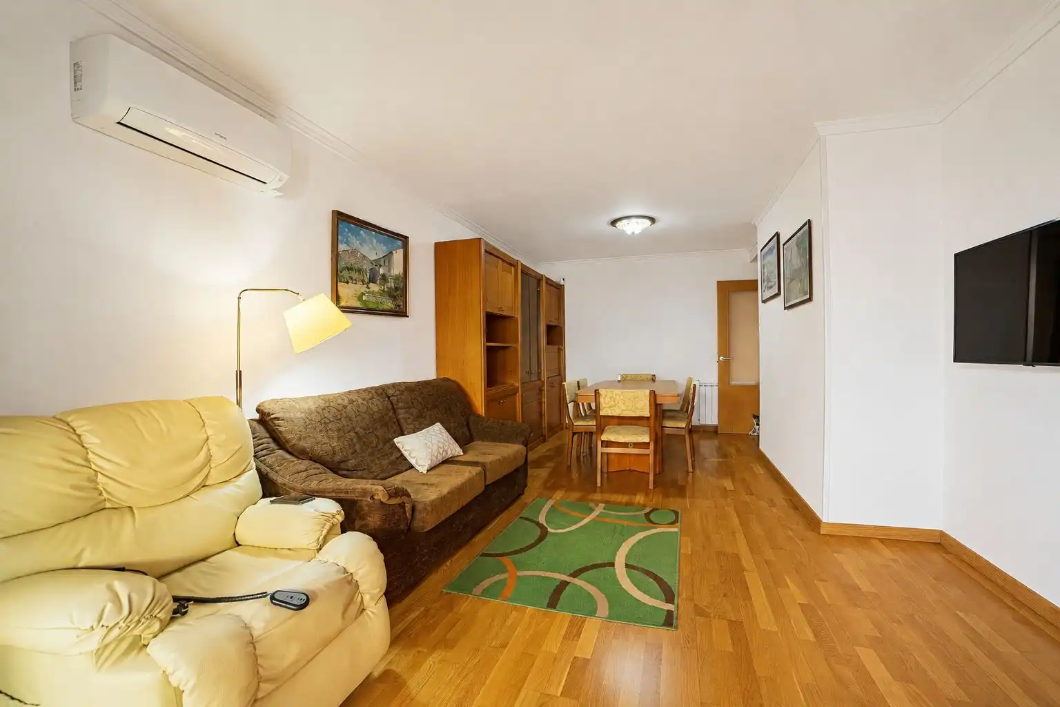 Sala de estar de Casa adosada en venta en Girona con Terraza y Alarma