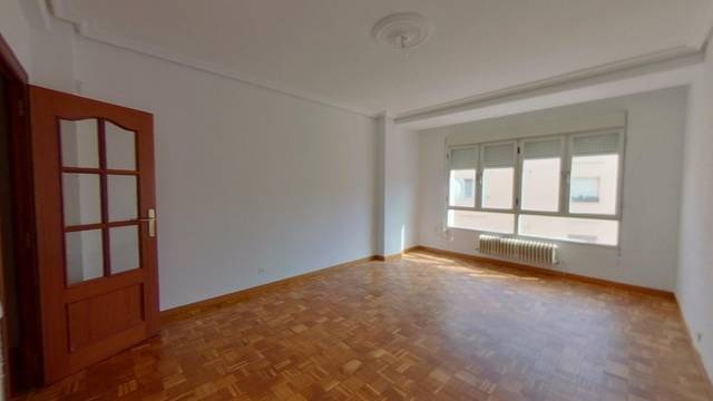 Piso en Venta en CRUZ DE BARKAZIO / BARKAZIO GURUTZEKO KALEA en Rochapea