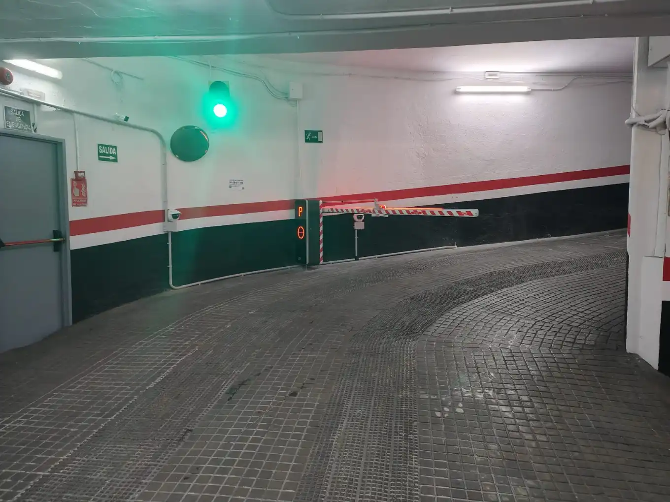 Motorradstellplatz zur Miete in Calle del Amparo 75, imagen 6