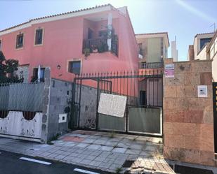 Exterior view of Single-family semi-detached for sale in Telde  with Terrace, Swimming Pool and Balcony