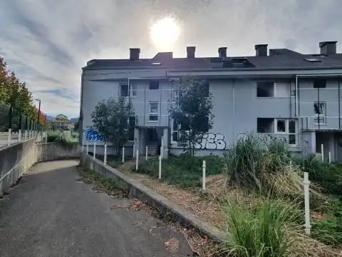 Vista exterior de Edifici en venda en Castañeda