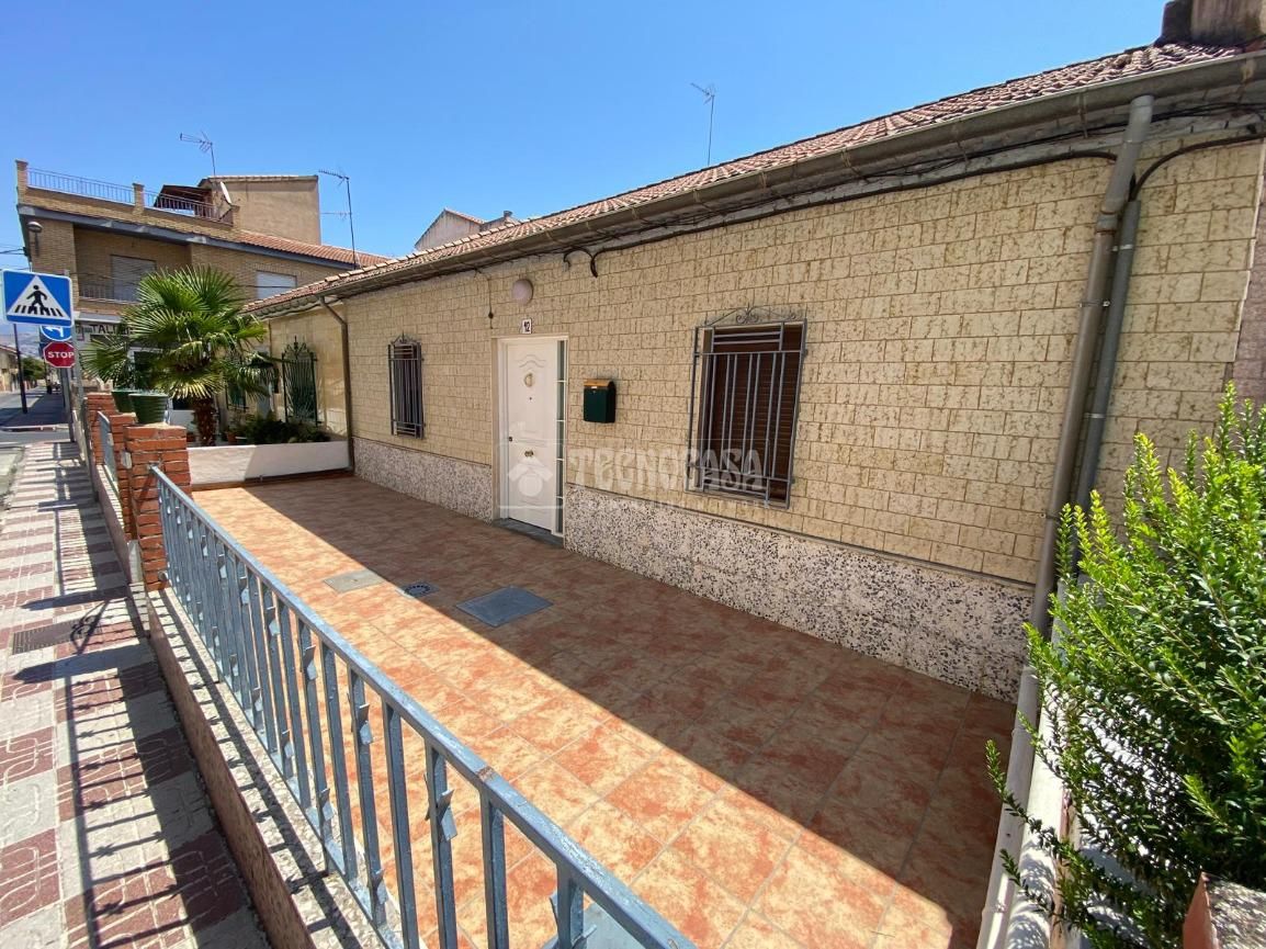 Exterior view of Single-family semi-detached for sale in Armilla