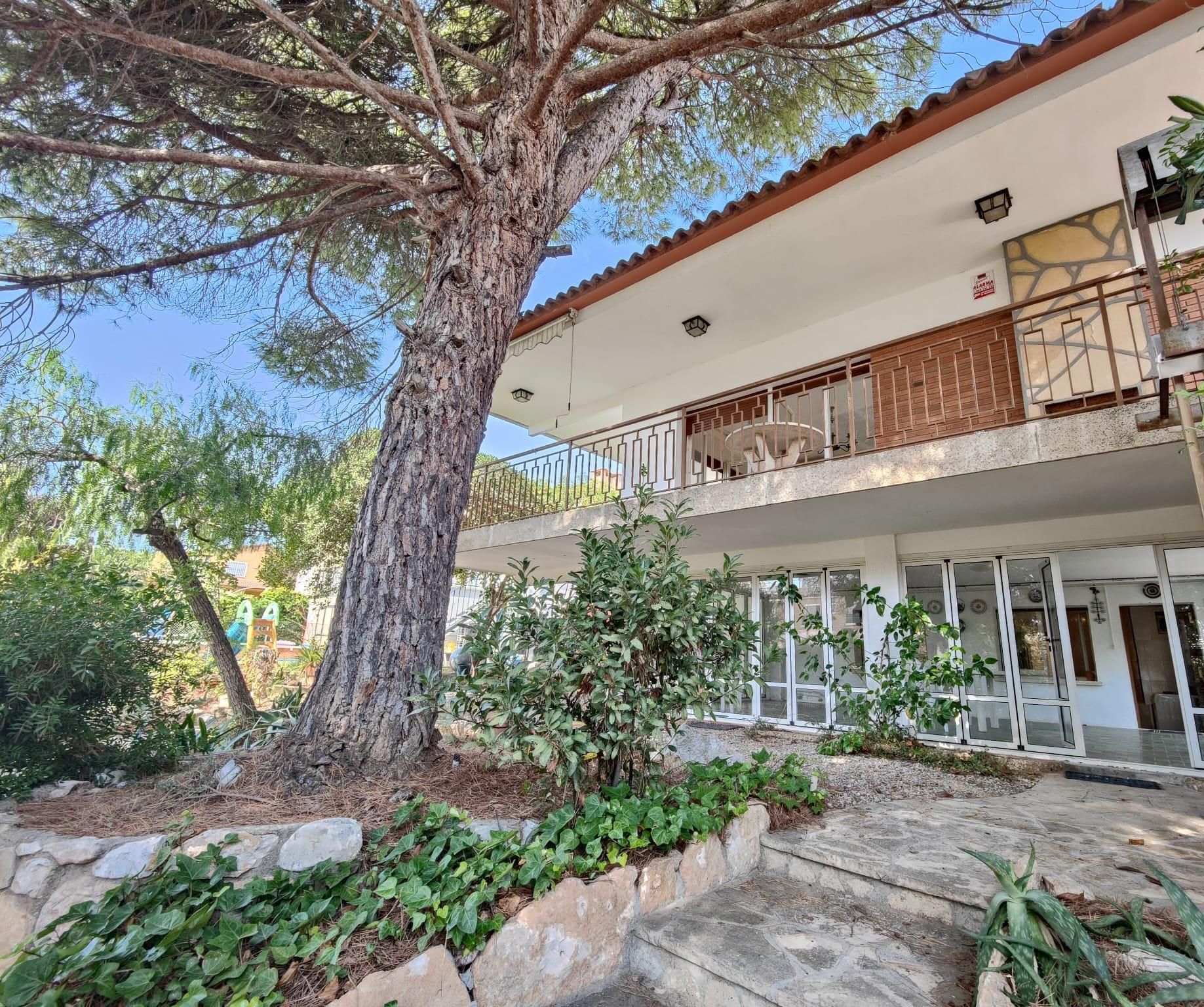 Exterior view of House or chalet for sale in Cunit  with Air Conditioner, Heating and Private garden