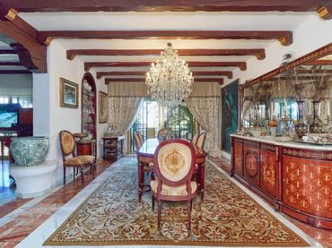 Villa mit Pool zum Verkauf in Marbella Centro