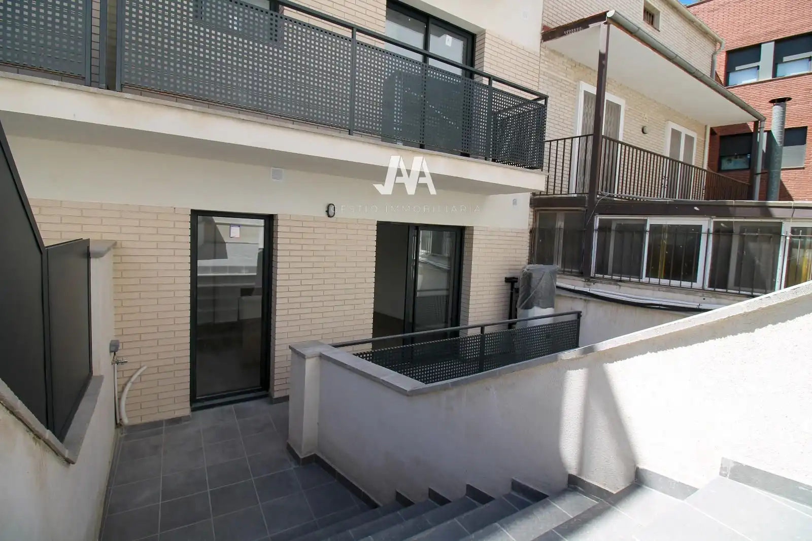Vista exterior de Dúplex en venta en Igualada con Calefacción, Terraza y Horno