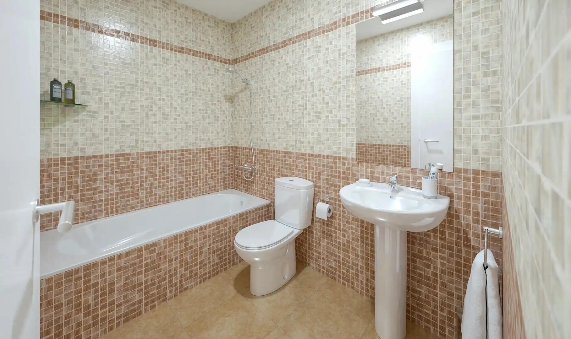 Bathroom of Flat for sale in Terque  with Swimming Pool