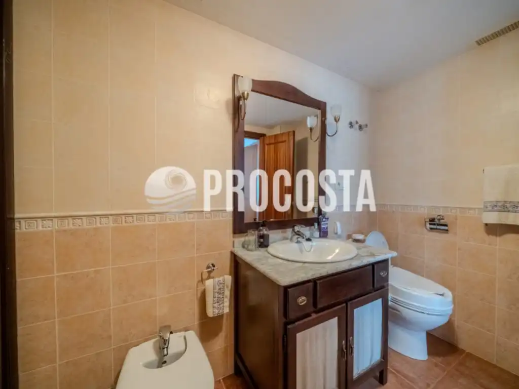 Badezimmer von Wohnung zum Verkauf in Almuñécar mit Klimaanlage, Privatgarten und Terrasse