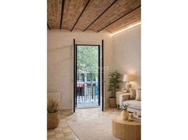 Piso con balcón en venta en Eixample