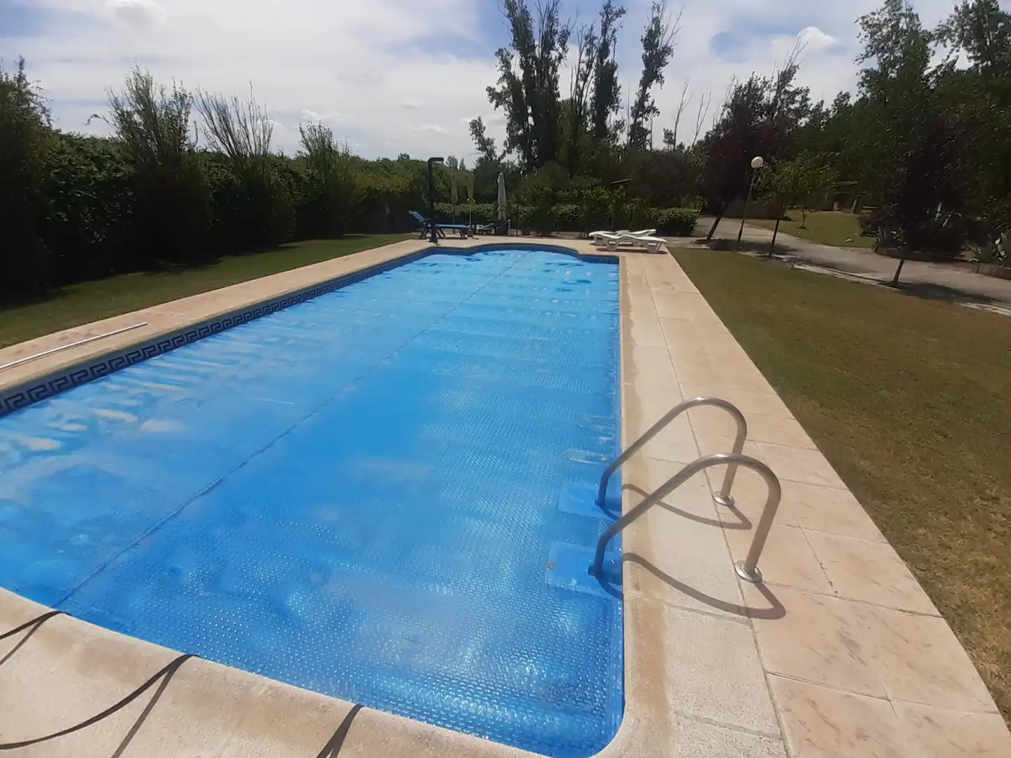 Schwimmbecken von Grundstücke zum Verkauf in Coreses