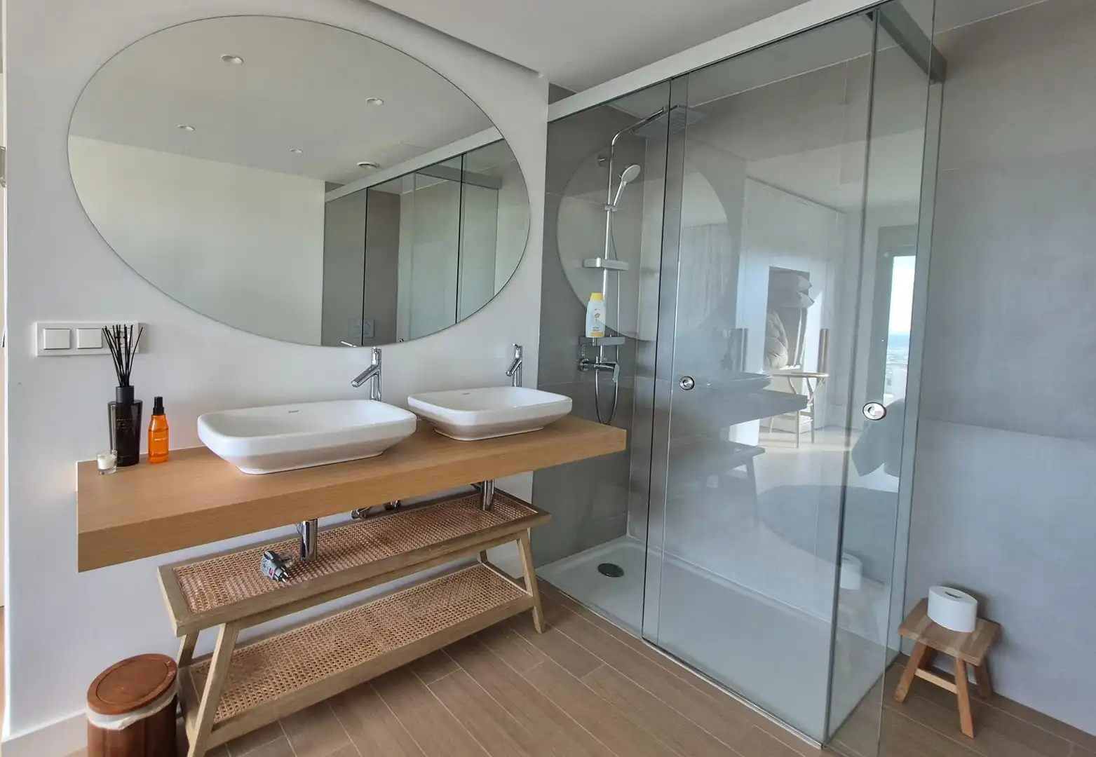Badezimmer von Wohnung zur Miete in Mijas mit Klimaanlage, Privatgarten und Terrasse
