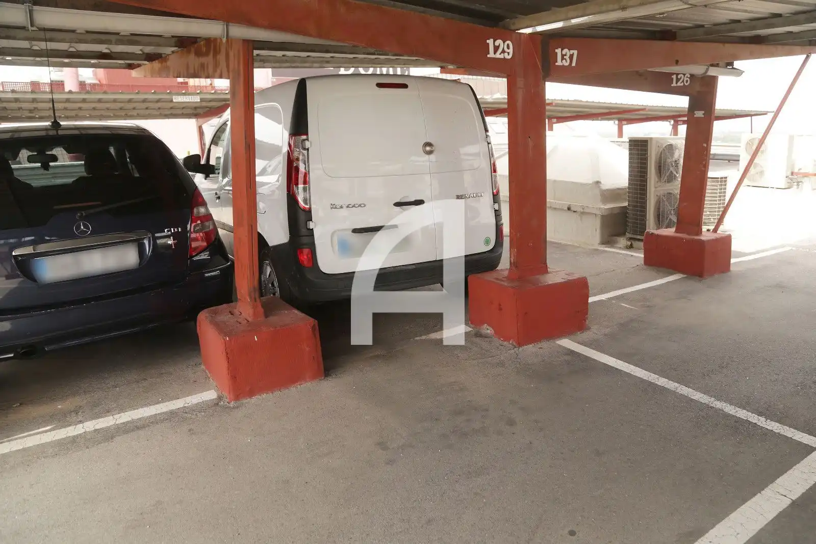 Parking de Nave industrial en venta en Madrid