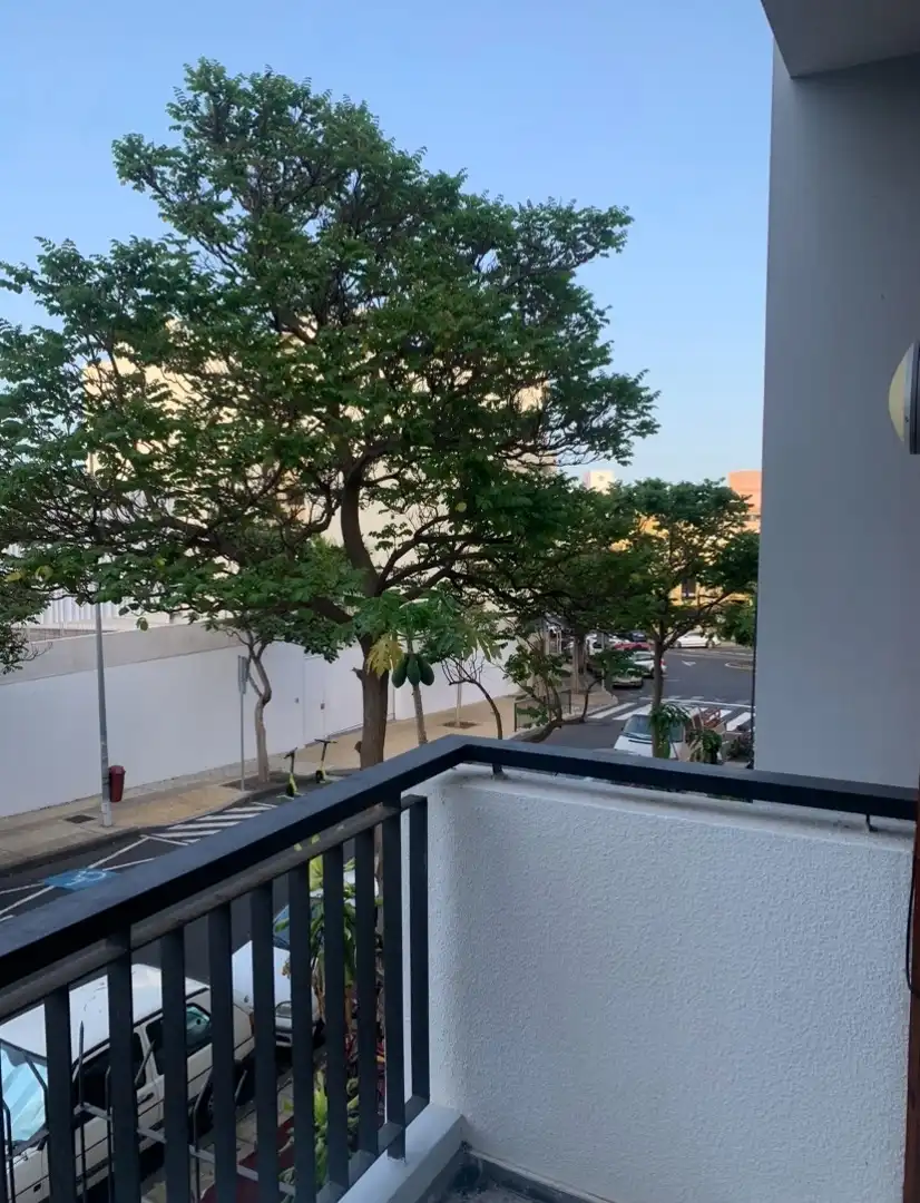 Außenansicht von Einfamilien-Reihenhaus zum Verkauf in Santa Cruz de Tenerife mit Klimaanlage, Terrasse und Abstellraum