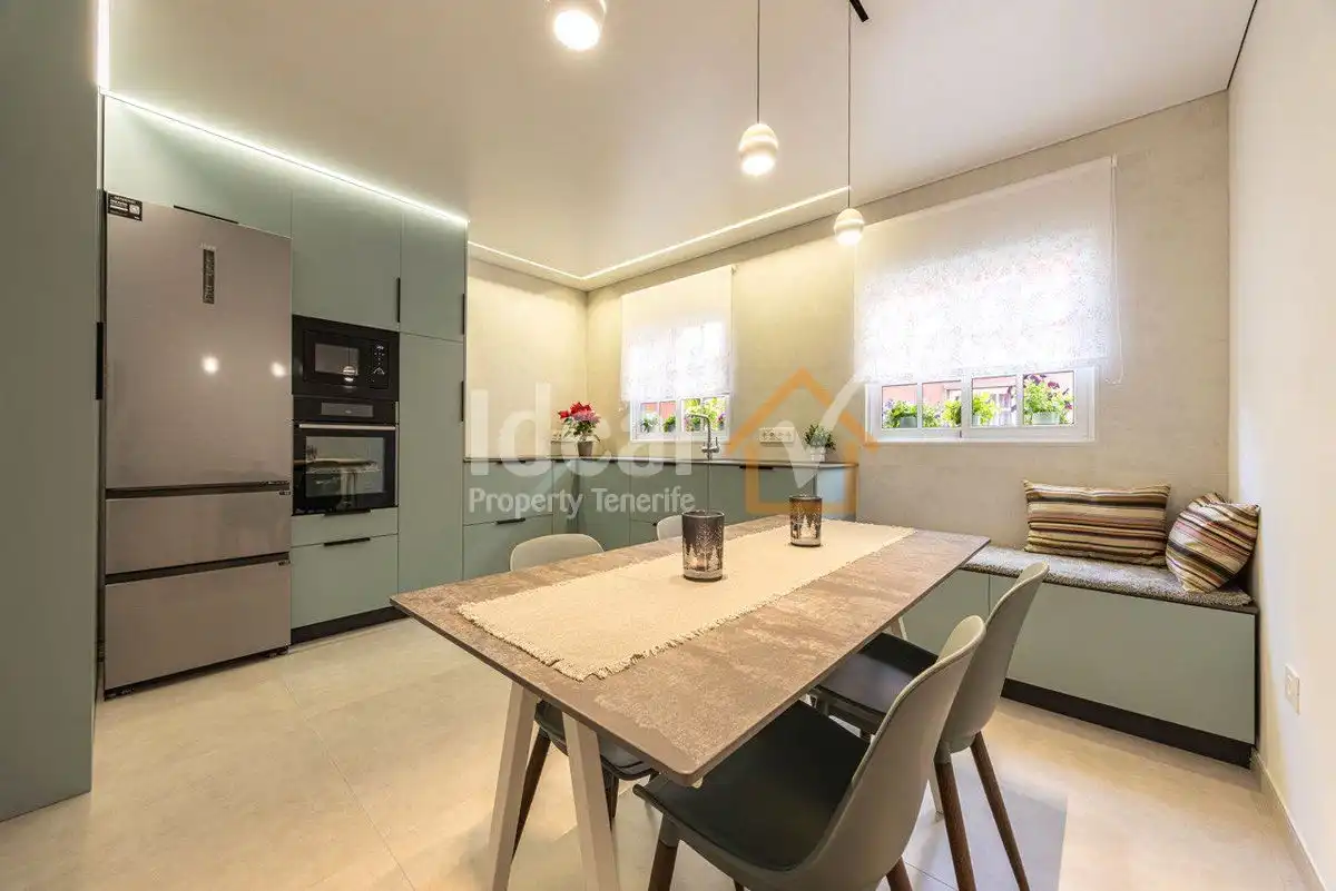 Terraced house with pool for sale in Jardin Botanico, imagen 7