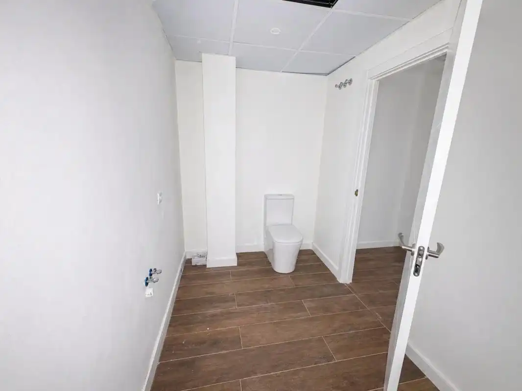 Badezimmer von Dachboden zum Verkauf in Alberic mit Klimaanlage, Heizung und Terrasse