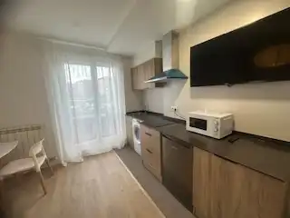 Cuina de Apartament de lloguer en León Capital  amb Calefacció, Parquet i Terrassa
