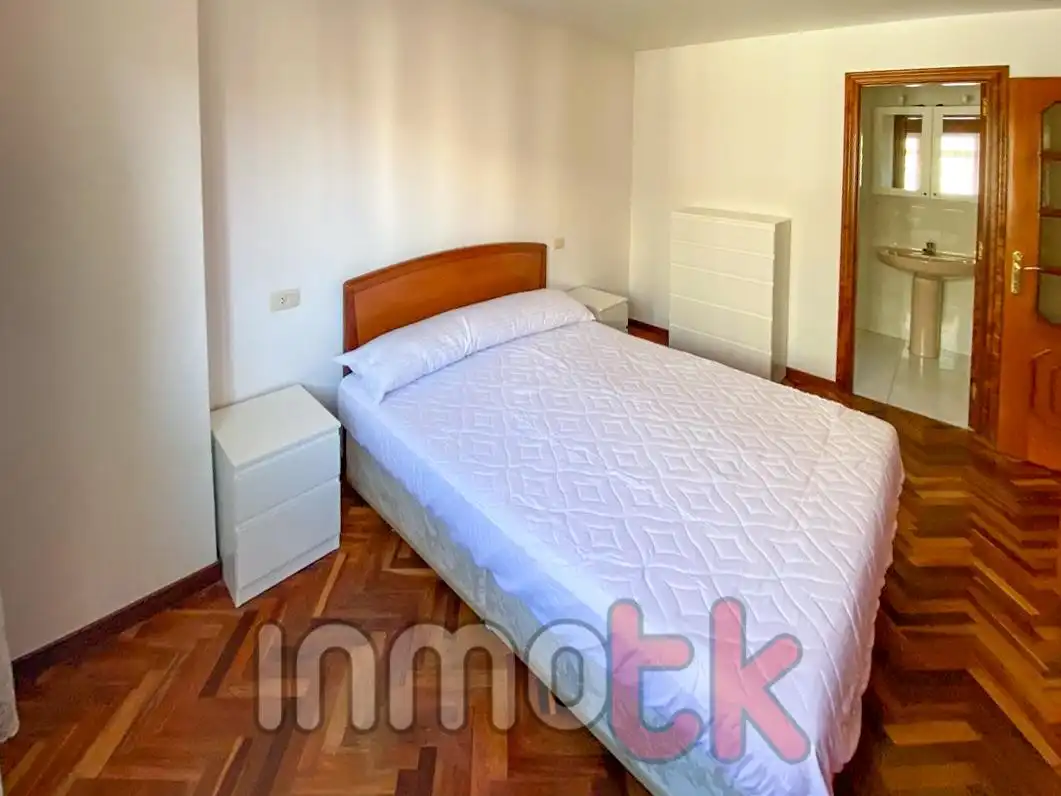 Habitación de Piso en venta en A Coruña Capital  con Parquet y Trastero