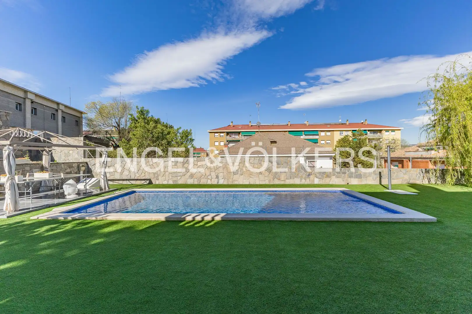 Piscina de Casa o xalet en venda en Terrassa amb Aire condicionat, Calefacció i Jardí privat