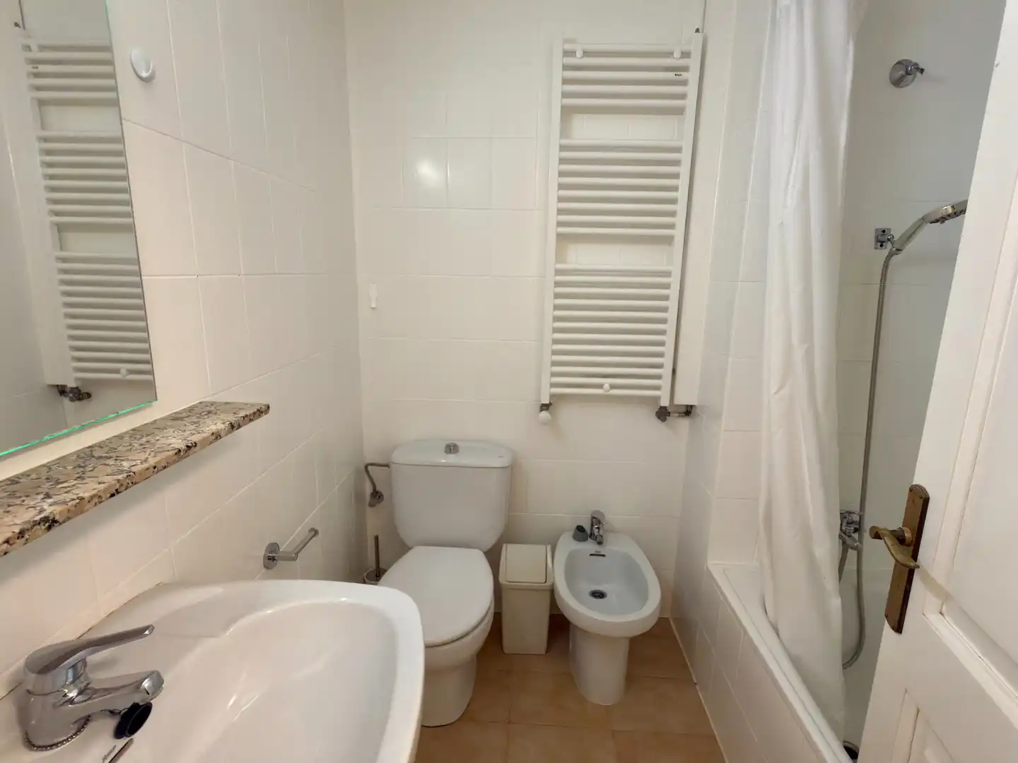 Badezimmer von Wohnungen zur Miete in Palafrugell mit Heizung, Privatgarten und Möbliert