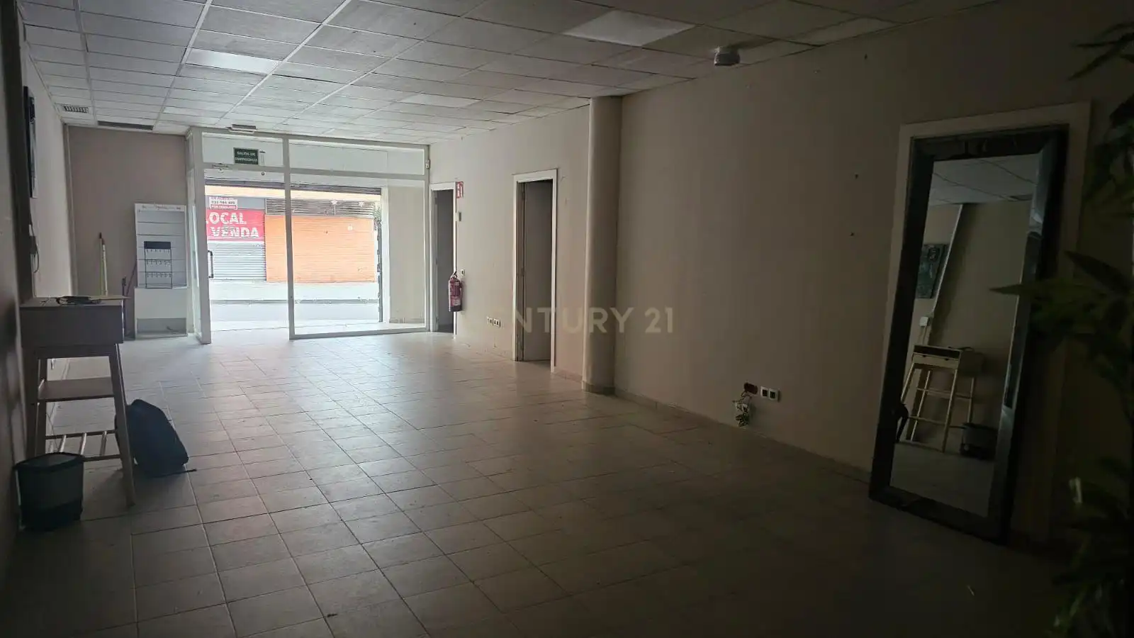 Local comercial en venda a Carrer de Can Murtra, 44, La Florida, Spain, imagen 2