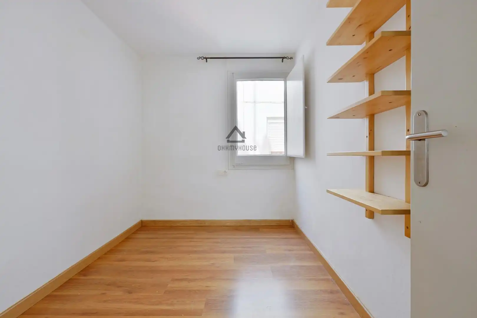 Habitación de Piso en venta en Barcelona con Balcón