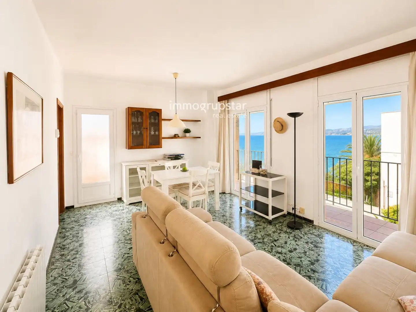 Sala de estar de Piso en venta en Palamós con Calefacción, Terraza y Amueblado