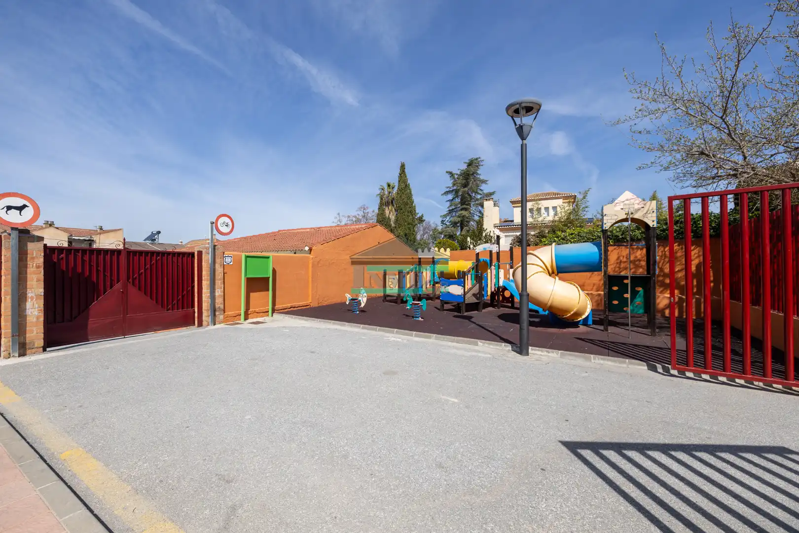 Außenansicht von Wohnung zum Verkauf in Armilla mit Heizung, Terrasse und Balkon