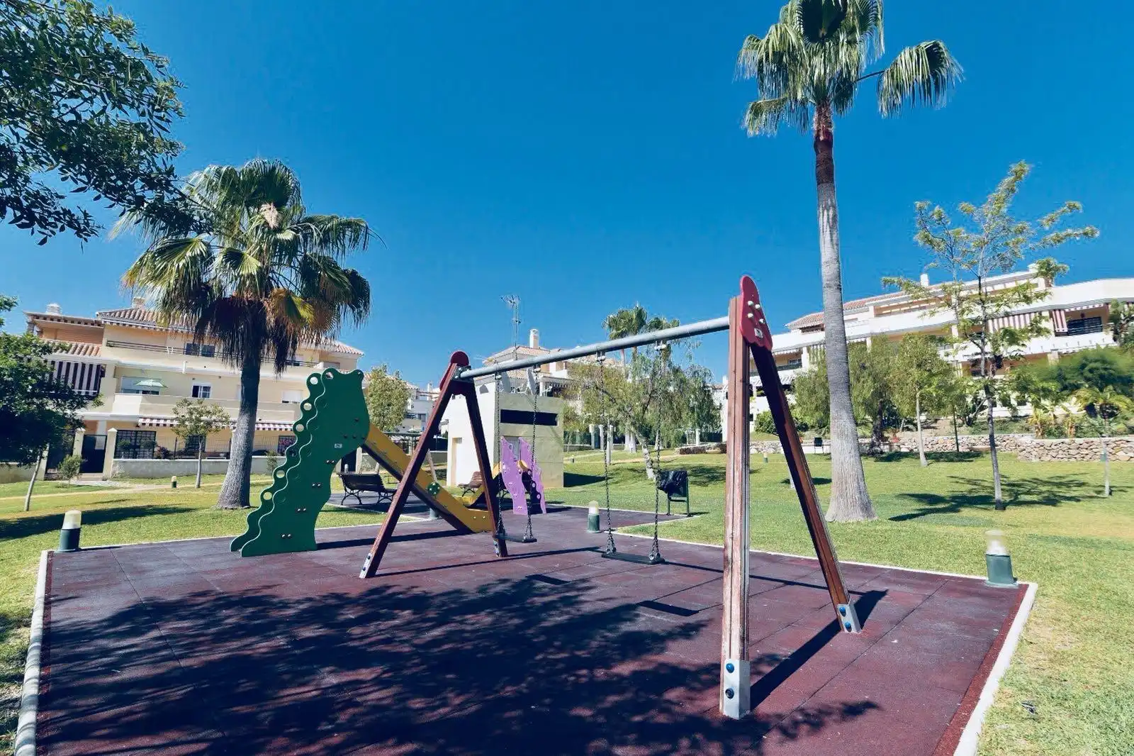 Vista exterior de Planta baja en venta en Vélez-Málaga con Aire acondicionado, Jardín privado y Terraza